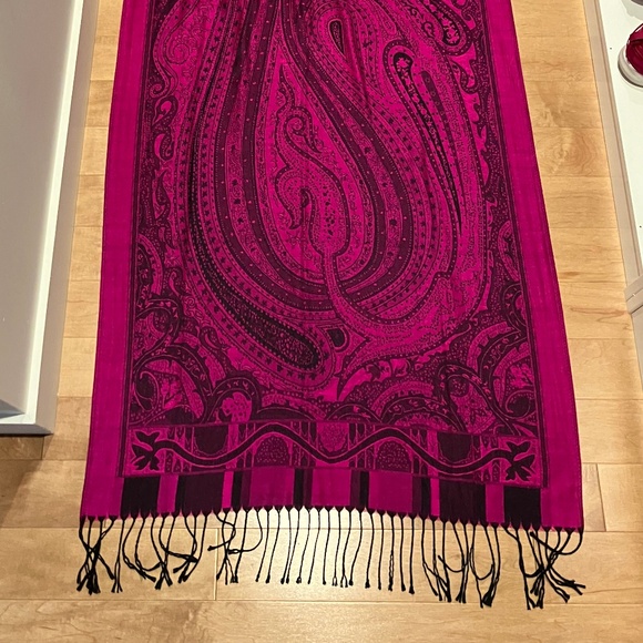 Silk-Blend Shawl - Fuschia & Black - Picture 2 of 5